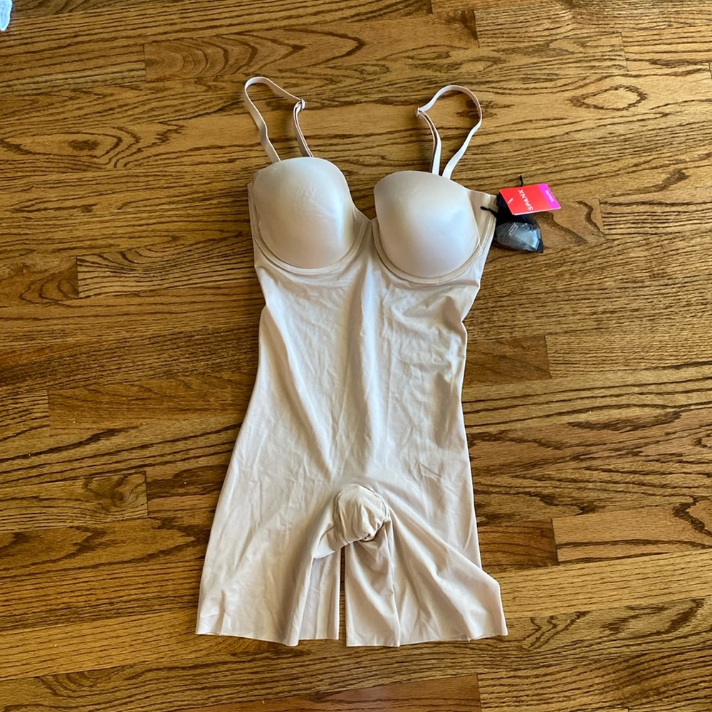 Spanx Womens Shape Champagne Beige Cupped Bodysuit / Size L / NWT